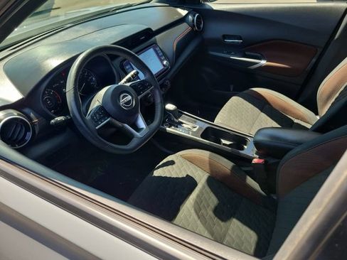 Used 2022 Nissan Kicks SR FWD image 3