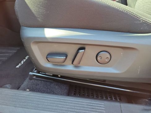 Used 2023 Nissan Rogue SV AWD/4WD image 19