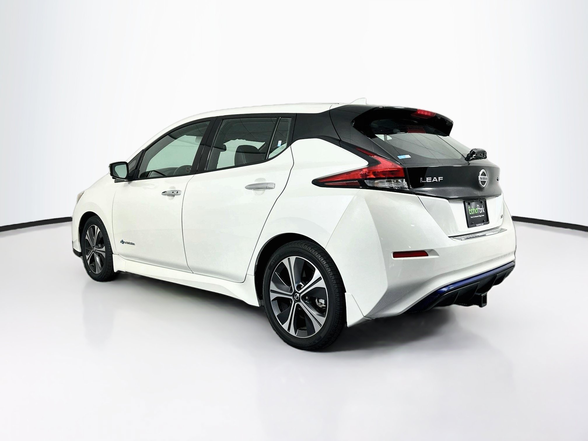 Used 2019 Nissan Leaf SL w/ SL Technology Package FWD image 5