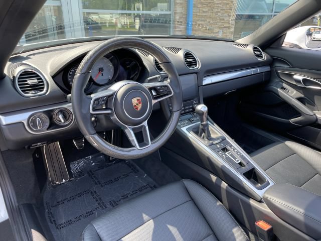 Used 2024 Porsche 718 Boxster S RWD image 2
