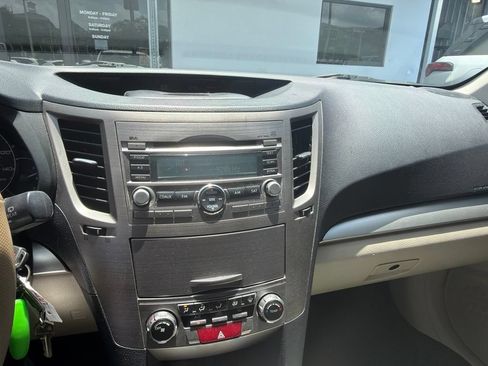 Used 2011 Subaru Outback 2.5i Premium w/ Popular Equipment Group 1A AWD/4WD image 7