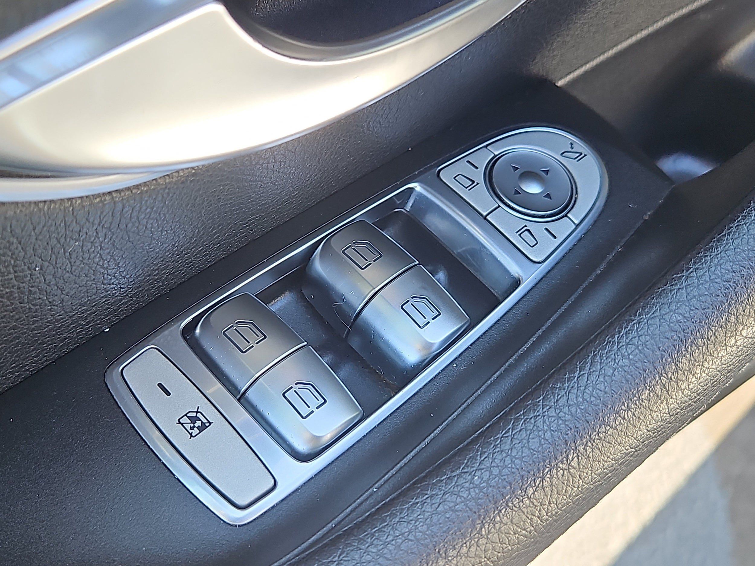 Used 2017 Mercedes-Benz E 300 4MATIC image 23