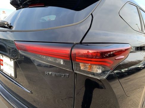 Used 2024 Toyota Highlander XLE image 30