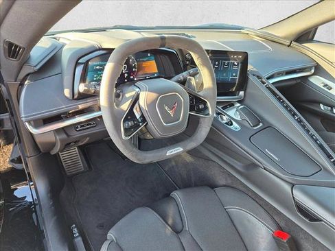 Used 2025 Chevrolet Corvette Z06 RWD image 11