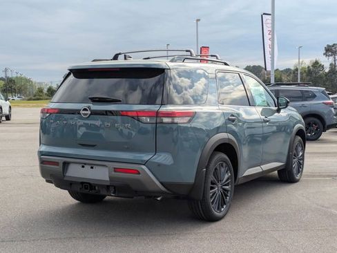 New 2026 Nissan Pathfinder SL w/ SL Premium Package FWD image 3