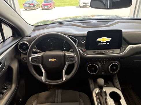 Used 2024 Chevrolet Blazer LT w/ Convenience Package FWD image 11