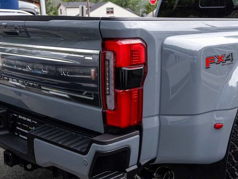 Used 2025 Ford F450 Platinum w/ Platinum Plus Package AWD/4WD image 38
