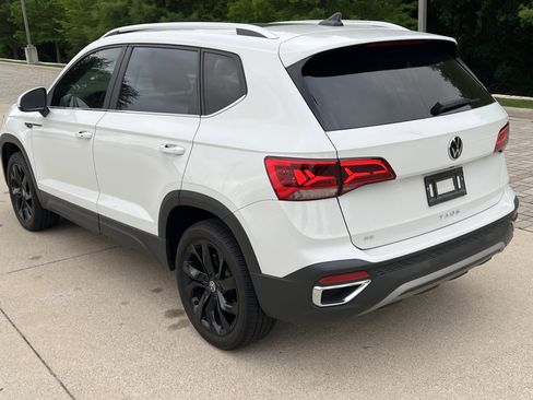 Certified 2023 Volkswagen Taos SE w/ Panoramic Sunroof Package FWD image 8