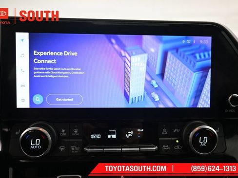 Used 2023 Toyota Highlander XLE AWD/4WD image 13
