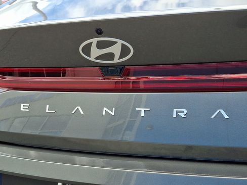Used 2025 Hyundai Elantra SEL FWD image 32