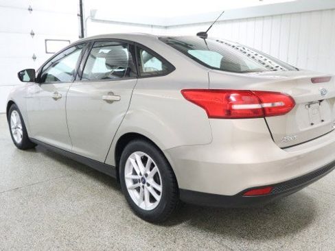Used 2015 Ford Focus SE FWD image 3
