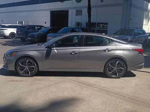 Used 2024 Nissan Altima 2.5 SR FWD image 7