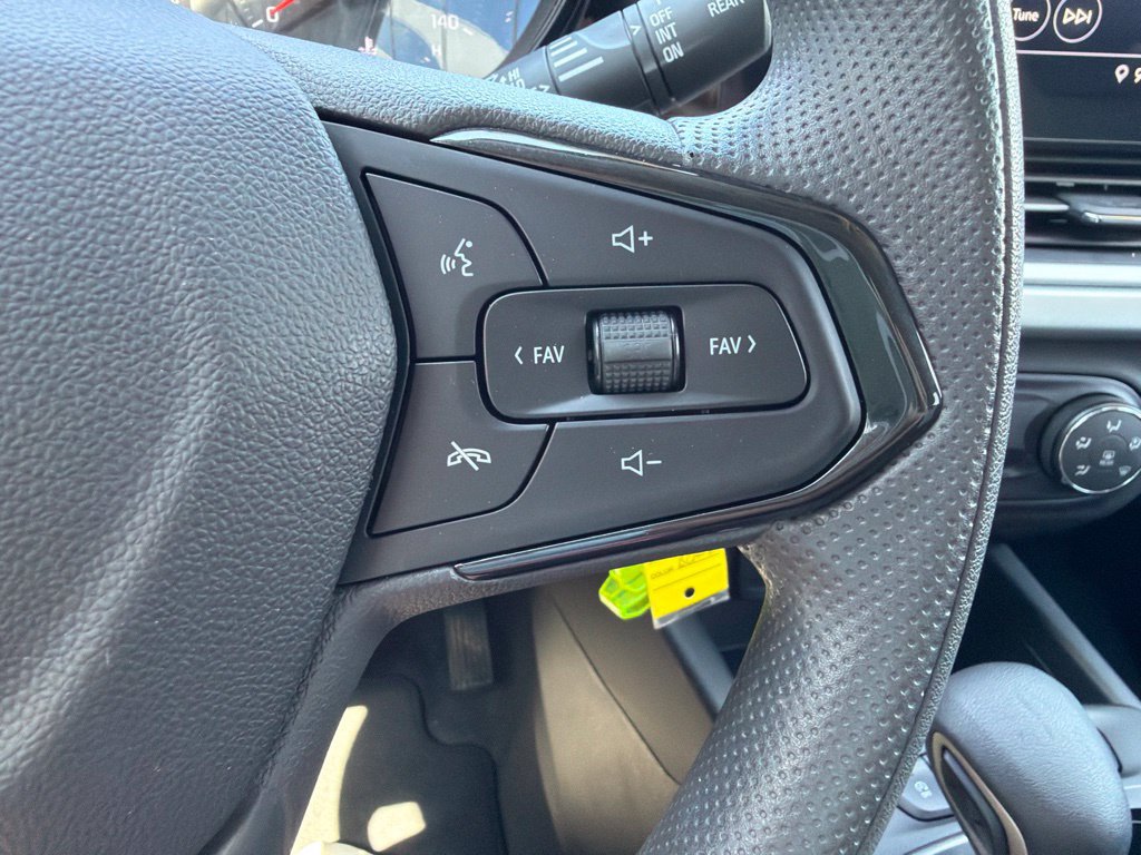 Used 2026 Chevrolet Trax LS FWD image 25