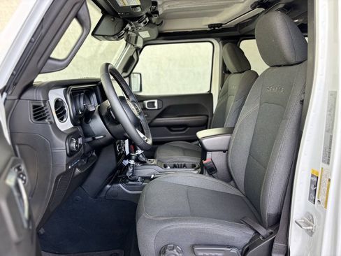 Used 2024 Jeep Wrangler Unlimited Sahara AWD/4WD image 15