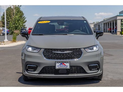 Used 2024 Chrysler Pacifica Touring FWD image 8