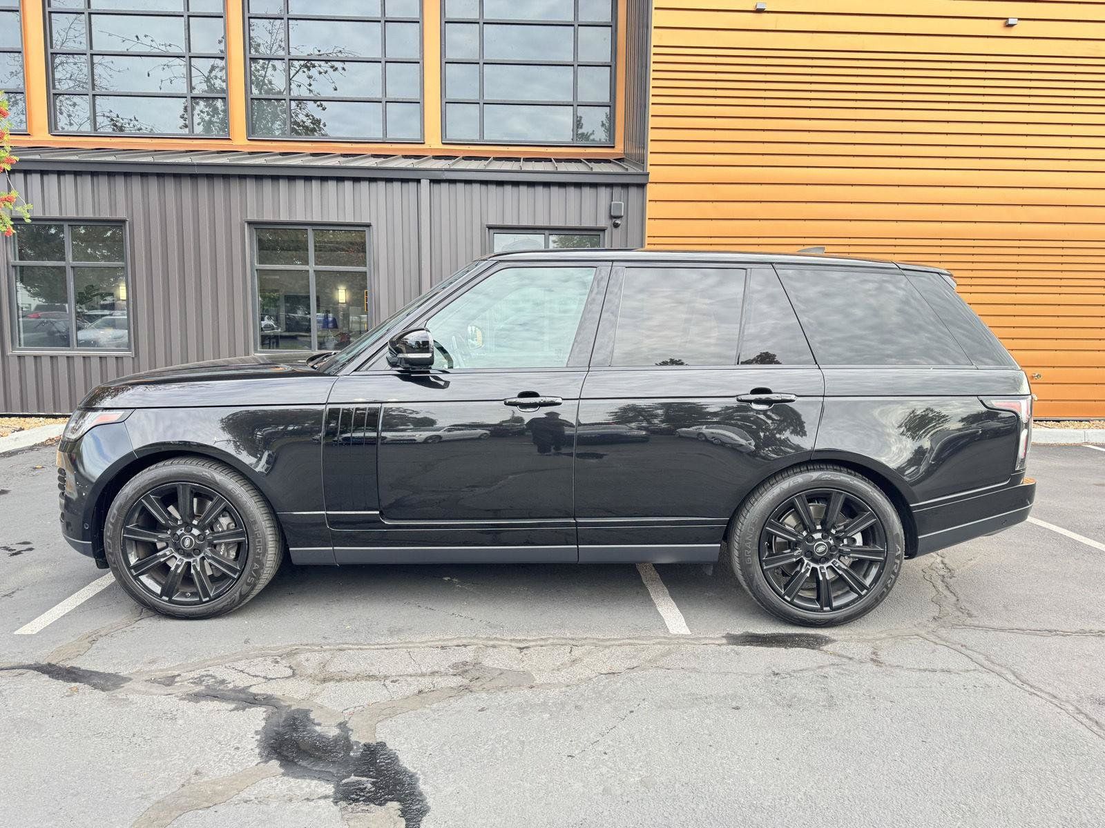Used 2020 Land Rover Range Rover HSE AWD/4WD image 2