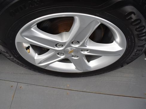 Used 2021 Chevrolet Malibu LS FWD image 9