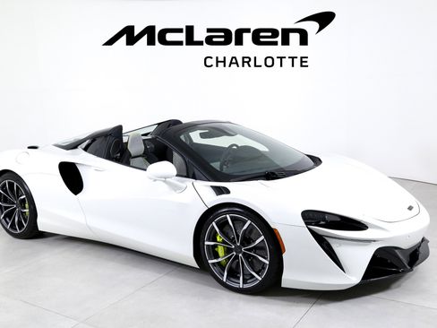 Used 2025 McLaren Artura Spider image 2