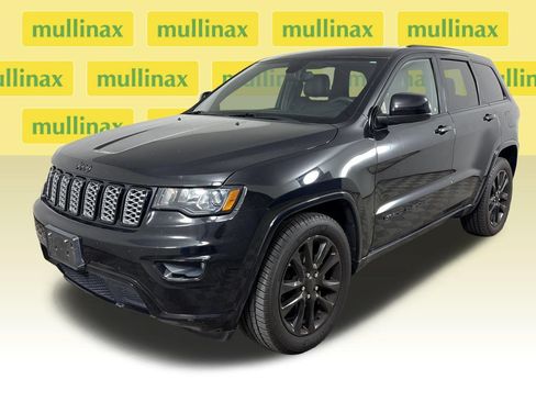Used 2018 Jeep Grand Cherokee Altitude RWD image 14