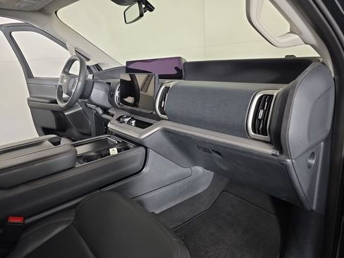 Used 2025 Ford Expedition Active AWD/4WD image 21