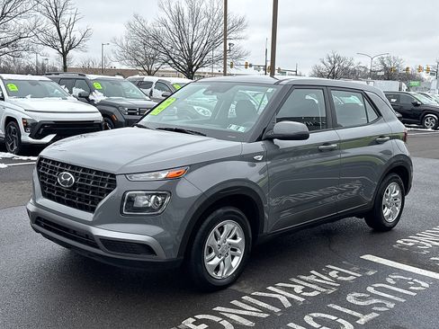 Certified 2023 Hyundai Venue SE image 3