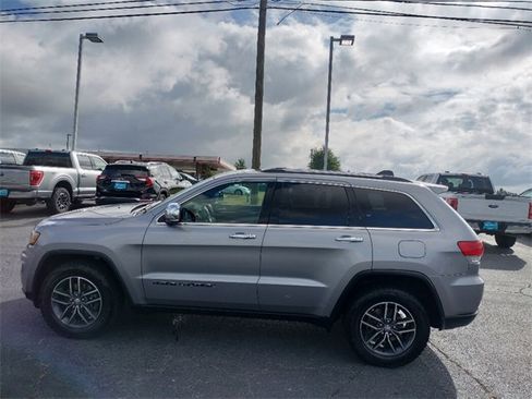 Used 2017 Jeep Grand Cherokee Limited image 4