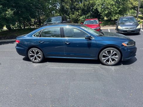 Used 2021 Volkswagen Passat 2.0T SE FWD image 4