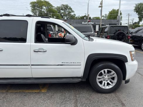 Used 2011 Chevrolet Avalanche LTZ AWD/4WD image 10