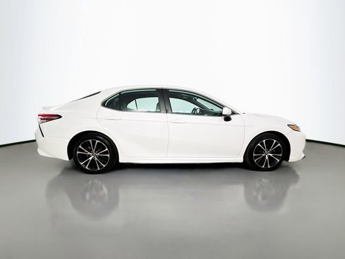 Used 2020 Toyota Camry SE FWD image 9