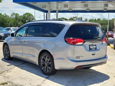 Used 2019 Chrysler Pacifica Touring-L Plus w/ Advanced Safetytec Group FWD image 3