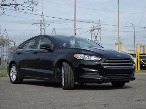 Used 2016 Ford Fusion SE FWD image 9