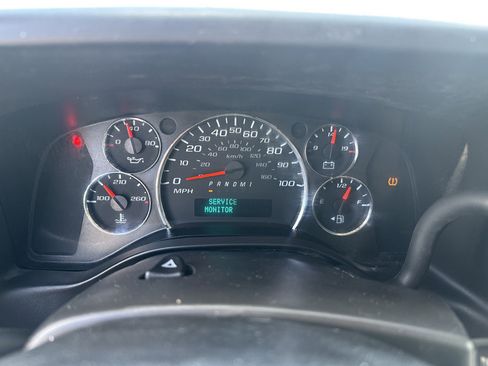 Used 2019 Chevrolet Express 2500 w/ Driver Convenience Package image 12