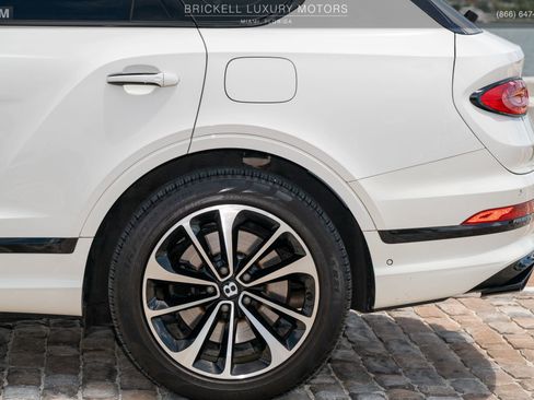 Used 2021 Bentley Bentayga Plug-In Hybrid AWD/4WD image 54