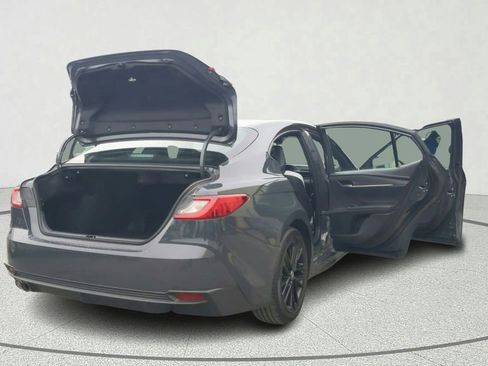 Used 2025 Toyota Camry SE image 13