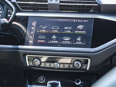 Used 2023 Audi Q3 2.0T Premium image 14