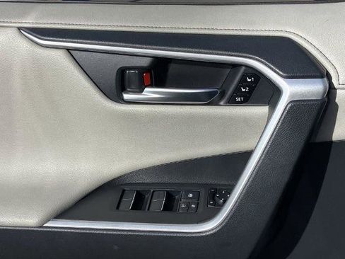 Used 2019 Toyota RAV4 Limited image 20