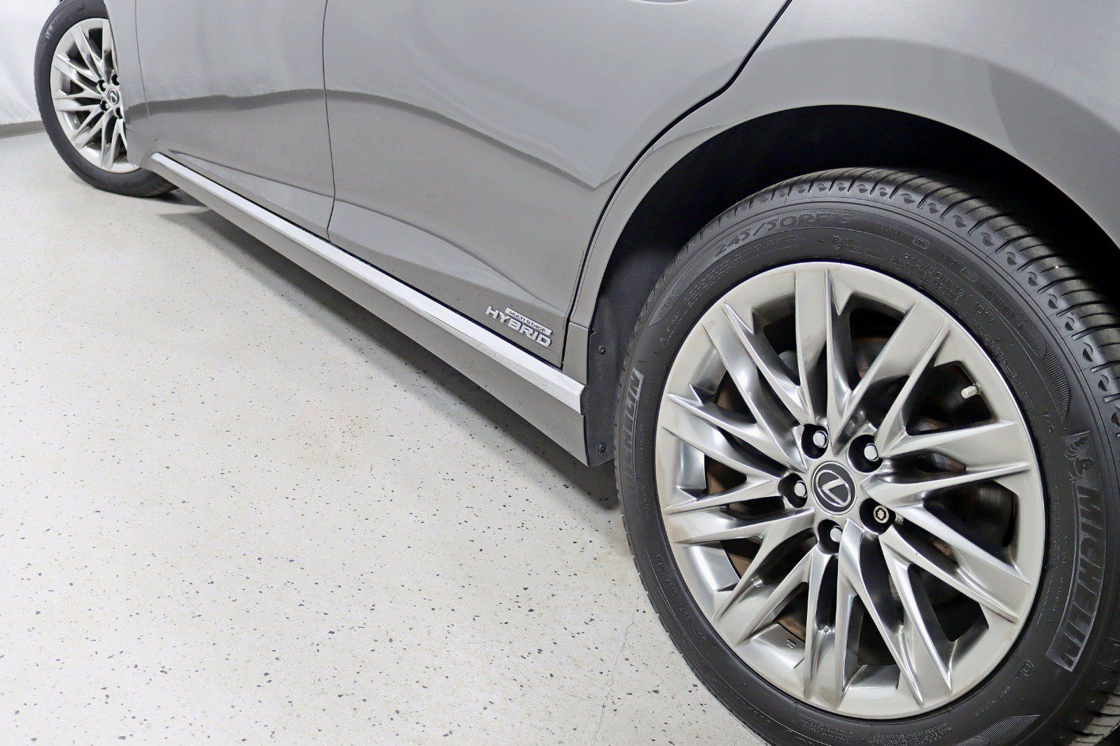 Used 2018 Lexus LS 500h AWD w/ Accessory Package (Z2) image 12