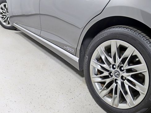 Used 2018 Lexus LS 500h AWD w/ Accessory Package (Z2) image 12