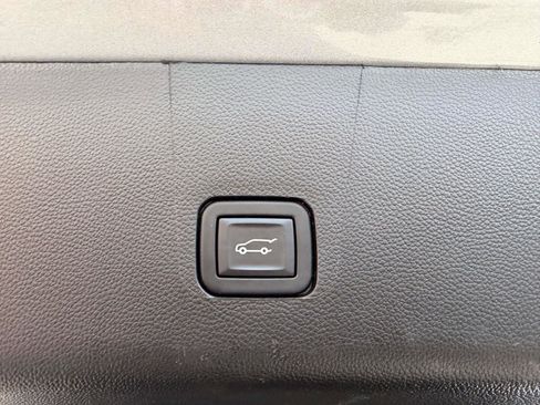 Used 2023 Chevrolet Traverse Premier w/ Redline Edition AWD/4WD image 9
