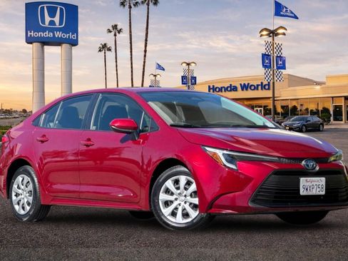 Used 2023 Toyota Corolla LE w/ Carpet Mat Package (TMS) FWD image 2