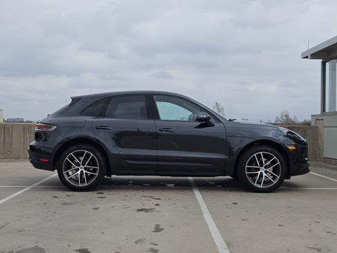 Certified 2025 Porsche Macan image 9