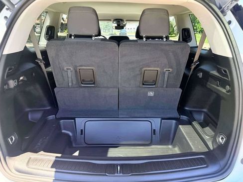 Used 2022 Jeep Grand Cherokee L Laredo w/ Luxury Tech Group I AWD/4WD image 12
