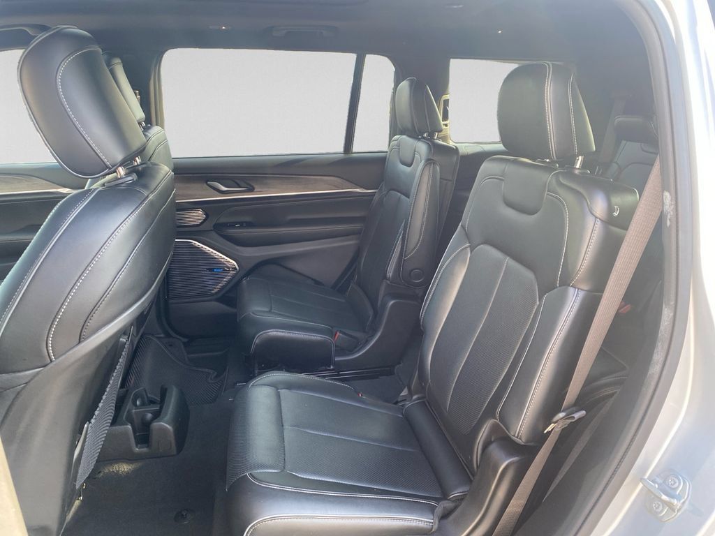 Used 2023 Jeep Grand Cherokee L Overland AWD/4WD image 26