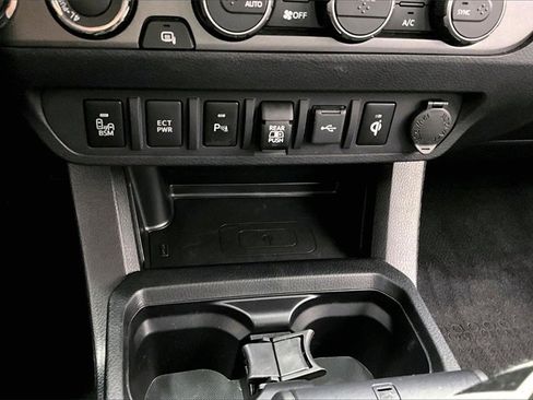 Used 2022 Toyota Tacoma TRD Sport image 24