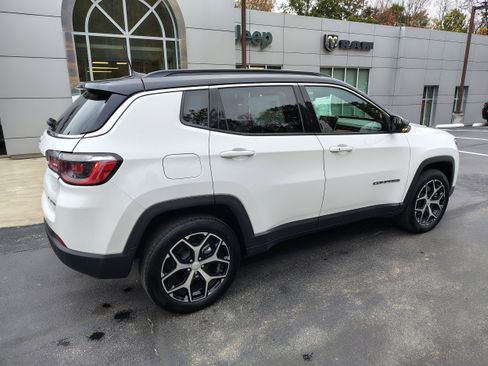 Certified 2024 Jeep Compass Limited image 13