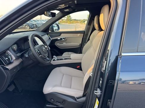 New 2026 Volvo XC90 B6 Plus w/ Protection Package Premier image 10