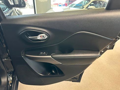 Used 2021 Jeep Cherokee Latitude Lux w/ Sun & Sound Group image 31