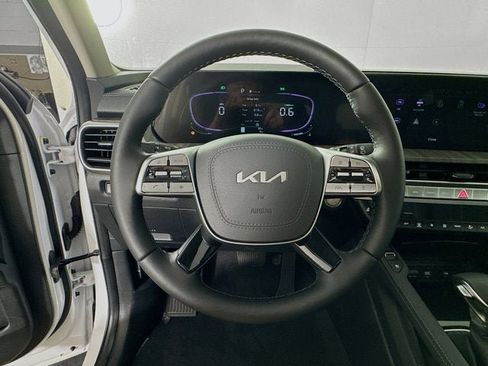 Used 2025 Kia Telluride EX w/ EX Captain's Chair Package AWD/4WD image 11