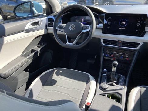 Used 2025 Volkswagen Taos SE w/ Panoramic Sunroof Package image 15