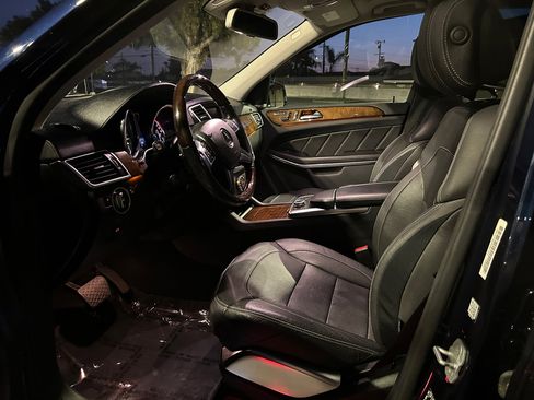 Used 2015 Mercedes-Benz GL 550 4MATIC image 8